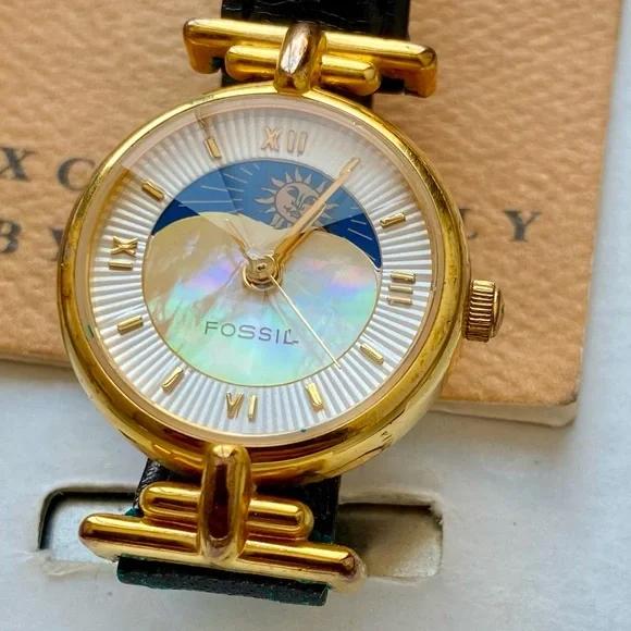 RARE 1993 FOSSIL MOTHER OF PEARL MOON PHASE WATCH PC-9234 - Picture 7 of 10